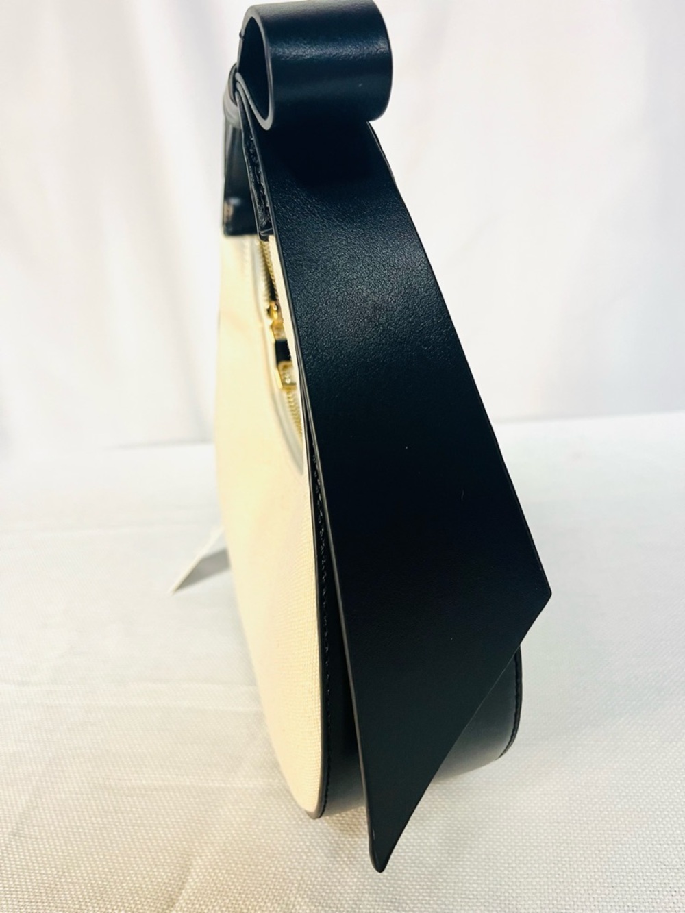 Two-Tone Crescent Bow Tie Crossbody HandBag — Black & Cream - Picture 5 of 14